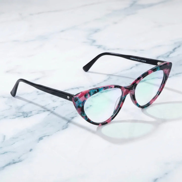 Lentes ópticos Hamburgo Mosaico sobre mármol blanco elegante armazón premium Bonoboss #editorial_armazon #color_mosaico