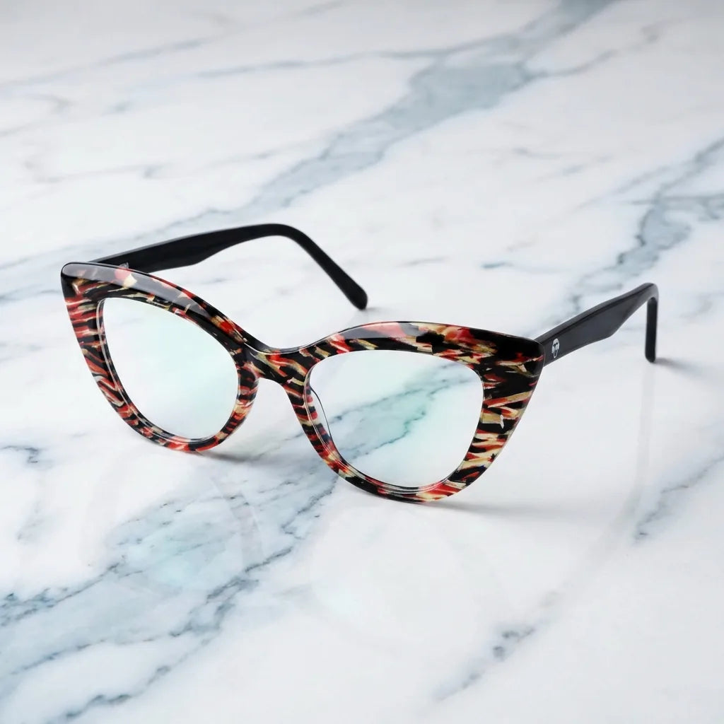 Lentes ópticos Helsinki Mosai sobre mármol blanco elegante armazón premium Bonoboss #editorial_armazon #color_mosai