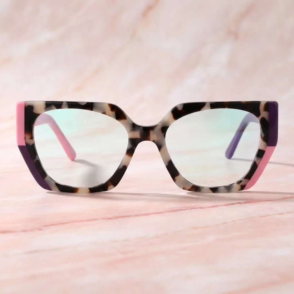 Lentes ópticos Kai Kai Pink sobre mármol rosado delicado armazón premium Bonoboss #editorial_armazon #color_pink