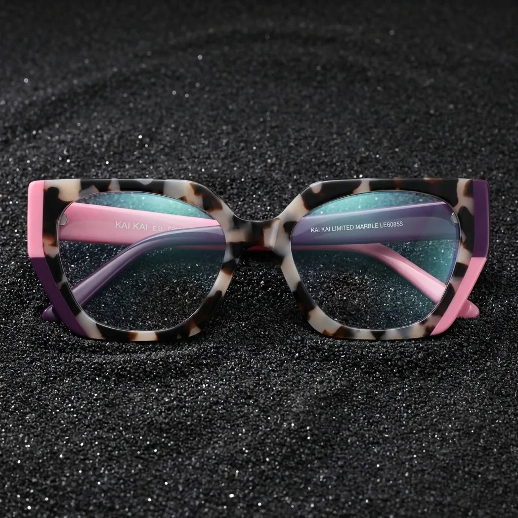 Lentes ópticos Kai Kai Pink sobre arena volcánica texturizada diseño sustentable Bonoboss #editorial_sustentabilidad #color_pink