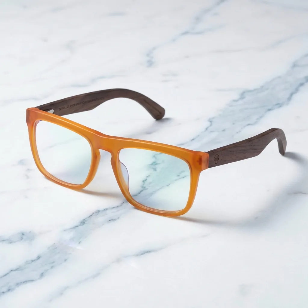 Lentes ópticos Lautaro sobre mármol blanco elegante armazón premium Bonoboss #editorial_armazon #color_default