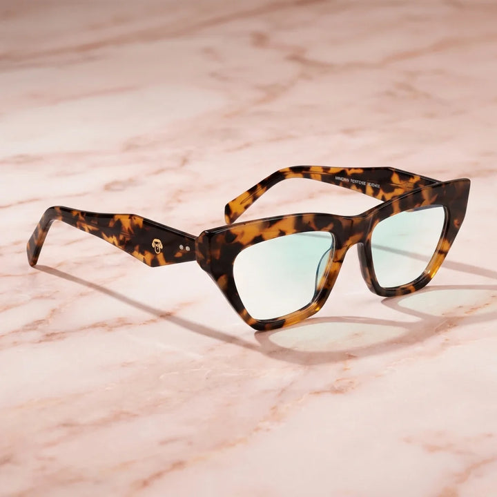 Lentes ópticos Minerva Carey sobre superficie premium calidad premium receta Bonoboss #editorial_banner_confianza #color_carey