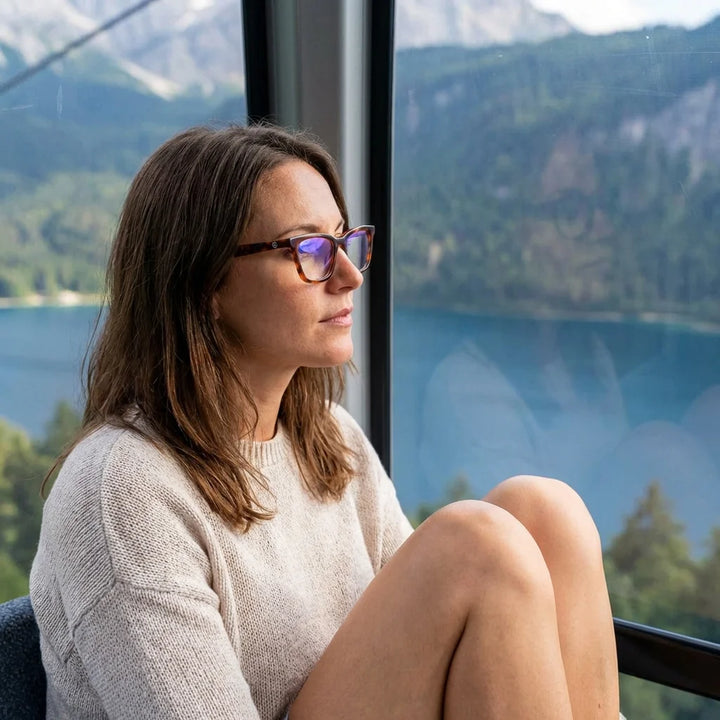 Lentes ópticos Oliver Carey estilo de vida cotidiano Bonoboss #editorial_lifestyle4 #color_carey