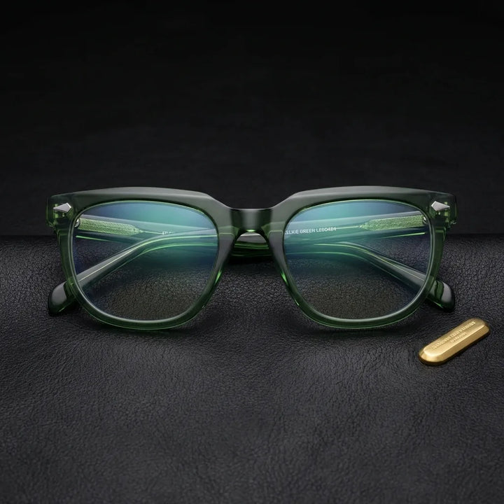 Lentes ópticos Selkie Verde sobre cuero negro con detalle brass dorado calidad premium receta Bonoboss #editorial_banner_confianza #color_verde