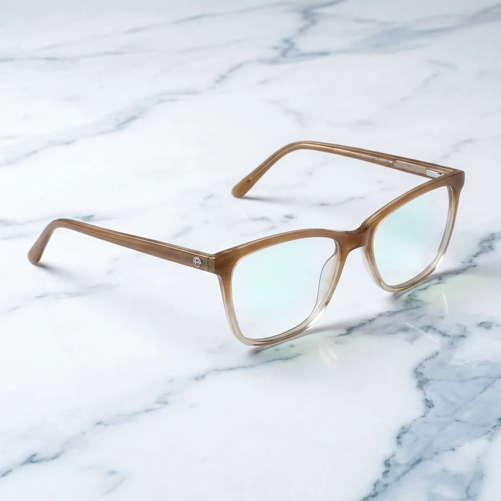 Lentes ópticos Sofia Amarillo sobre mármol blanco elegante armazón premium Bonoboss #editorial_armazon #color_amarillo