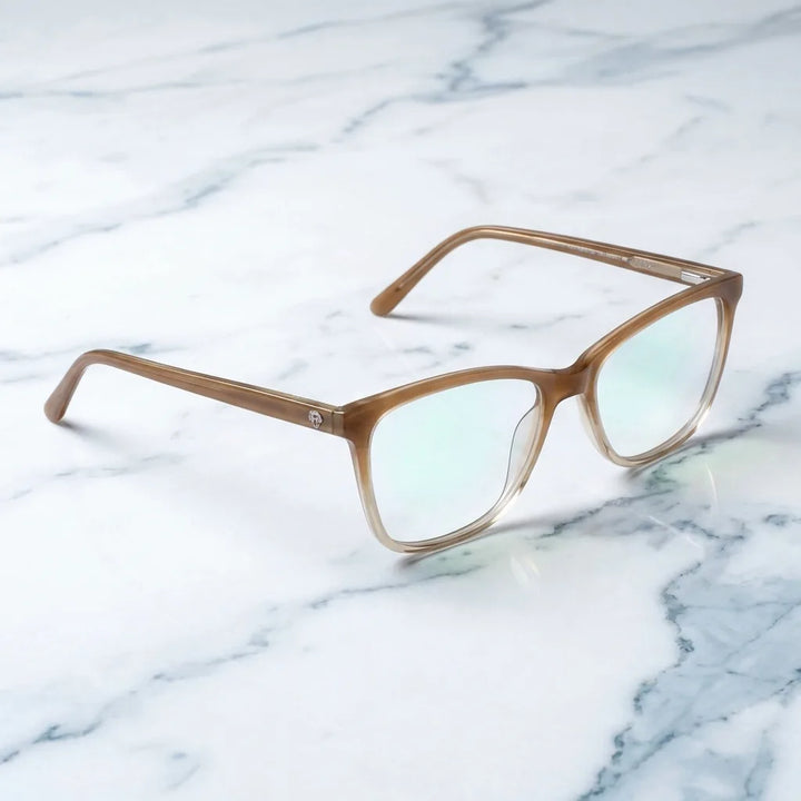 Lentes ópticos Sofia Amarillo sobre mármol blanco elegante armazón premium Bonoboss #editorial_armazon #color_amarillo