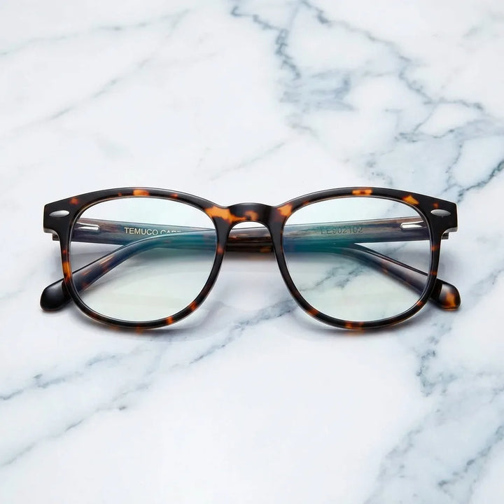 Lentes ópticos Temuco Carey Carey sobre mármol blanco elegante armazón premium Bonoboss #editorial_armazon #color_carey