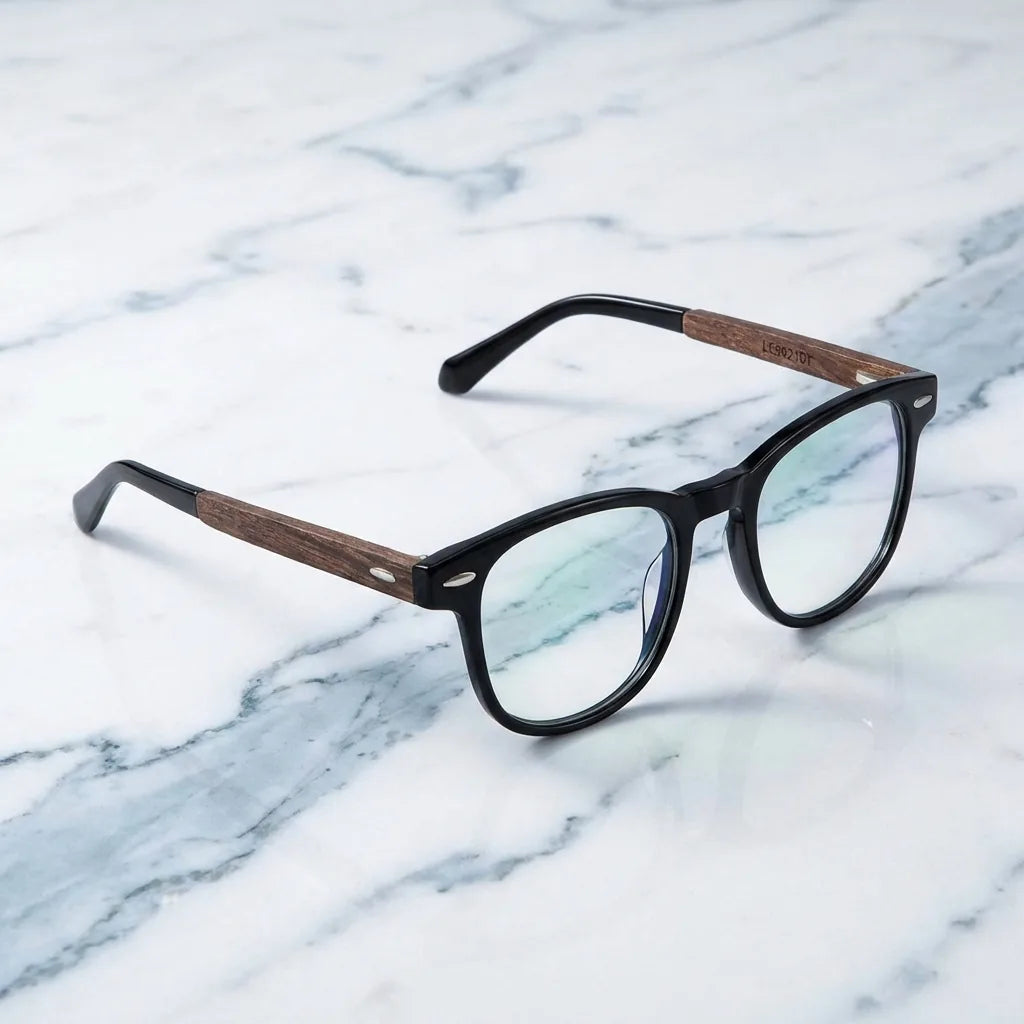 Lentes ópticos Temuco Carey Negro sobre mármol blanco elegante armazón premium Bonoboss #editorial_armazon #color_negro