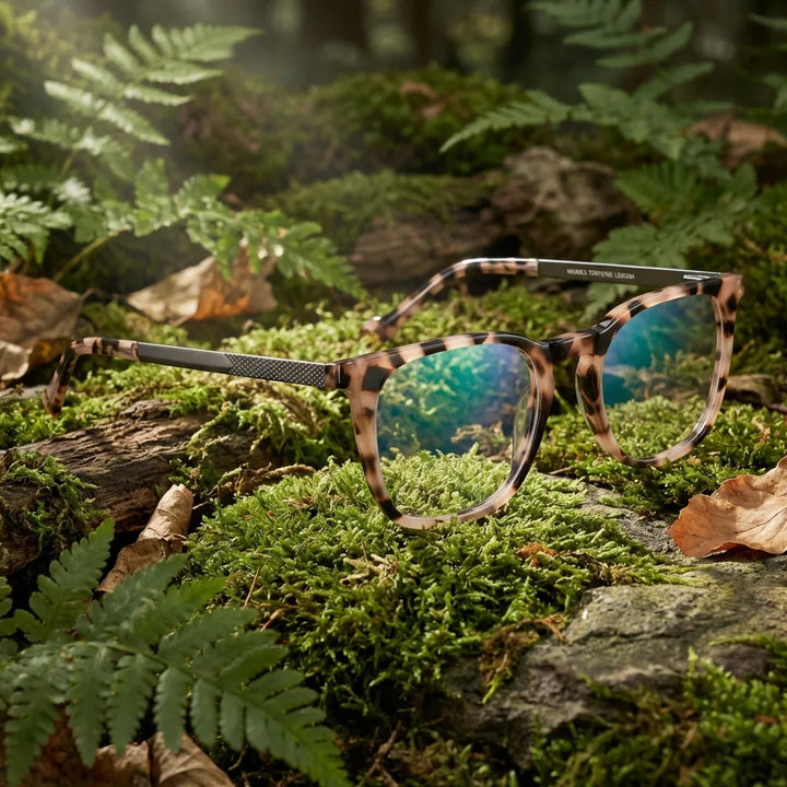 Lentes ópticos Waimea Steel Optic Marble en bosque verde natural diseño sustentable Bonoboss #editorial_sustentabilidad #color_marble