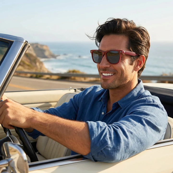 Hombre usando lentes sol Valencia acetato polarizados rojo conduciendo ruta costera proteccion UV400 Bonoboss #editorial_banner #color_rojo