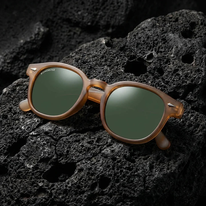 Lentes sol Waimea RPET polarizados UV400 marco reciclado del océano brown sobre roca volcánica textura natural Bonoboss #editorial_detail1 #color_brown