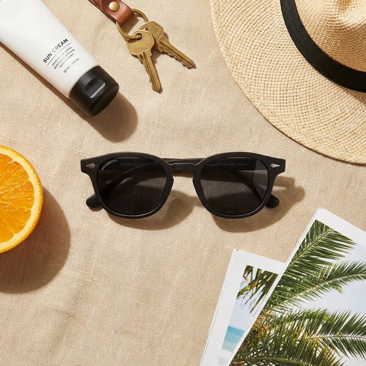 Lentes sol Waimea RPET polarizados negro flat lay summer essentials accesorios playa y verano premium Bonoboss #editorial_detail2 #color_negro