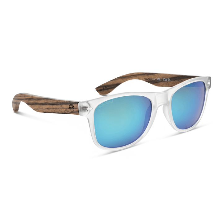 anteojos de sol polarizados de plastico reciclado regalo corporativo de color transparente y cristales espejados vista angulada con patas de madera natural con lentes de color azul espejado #color-marco_transparente