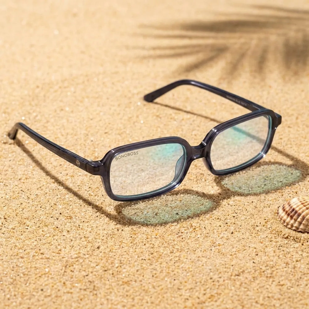 Lentes opticos Navarino Azul sobre arena dorada superficie natural antirreflex receta optica bio-acetato Bonoboss #editorial_arena-dorada #color_azul