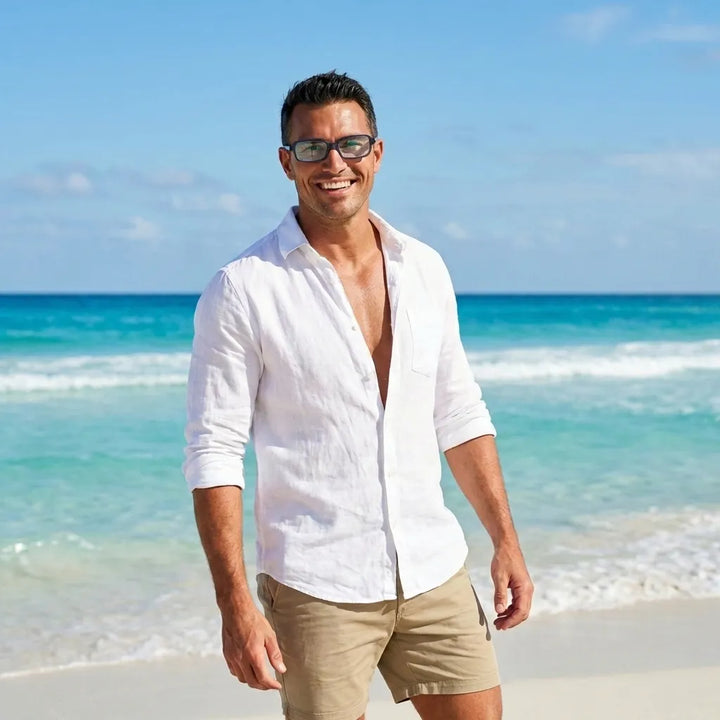 Lentes opticos Navarino Azul hombre en playa oceano estilo costero antirreflex receta optica bio-acetato Bonoboss #editorial_hombre-playa #color_azul