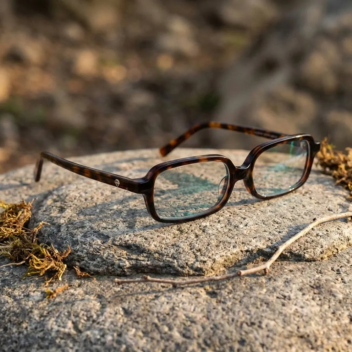 Lentes opticos Navarino Carey sobre piedra patagonica natural antirreflex receta optica bio-acetato Bonoboss #editorial_patagonica #color_carey