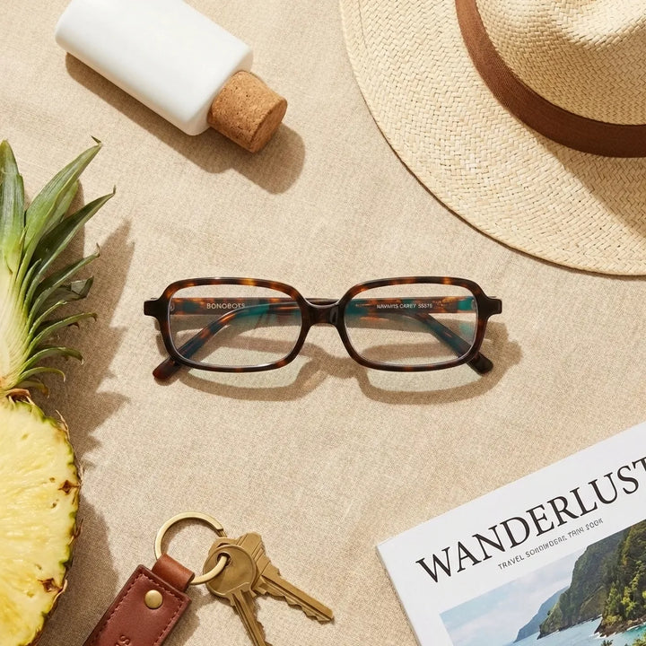 Lentes opticos Navarino Carey flat lay accesorios esenciales verano antirreflex receta optica bio-acetato Bonoboss #editorial_summer-essentials #color_carey