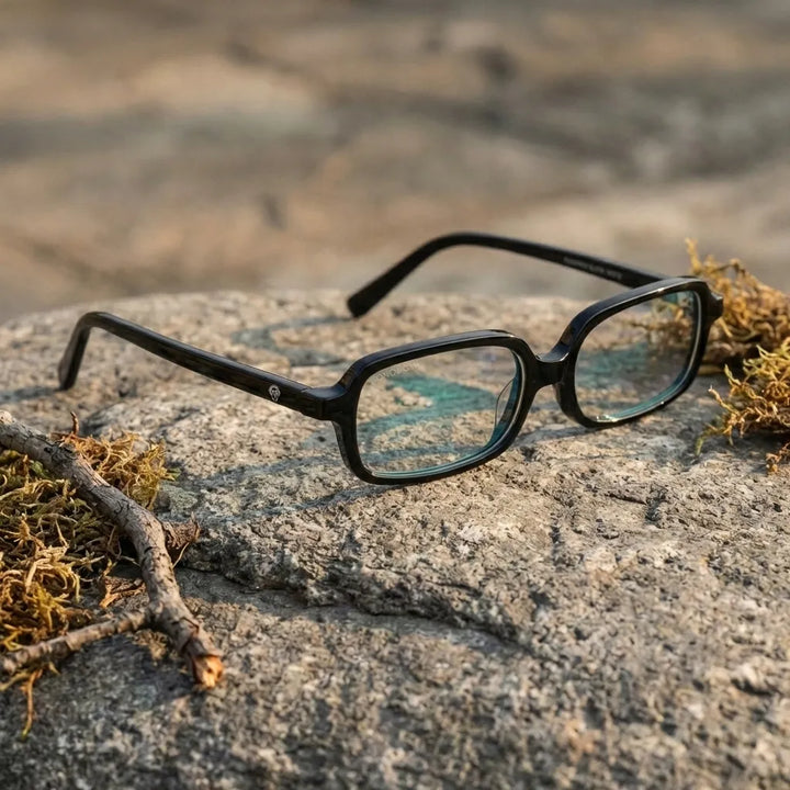 Lentes opticos Navarino Negro sobre piedra patagonica natural antirreflex receta optica bio-acetato Bonoboss #editorial_patagonica #color_negro