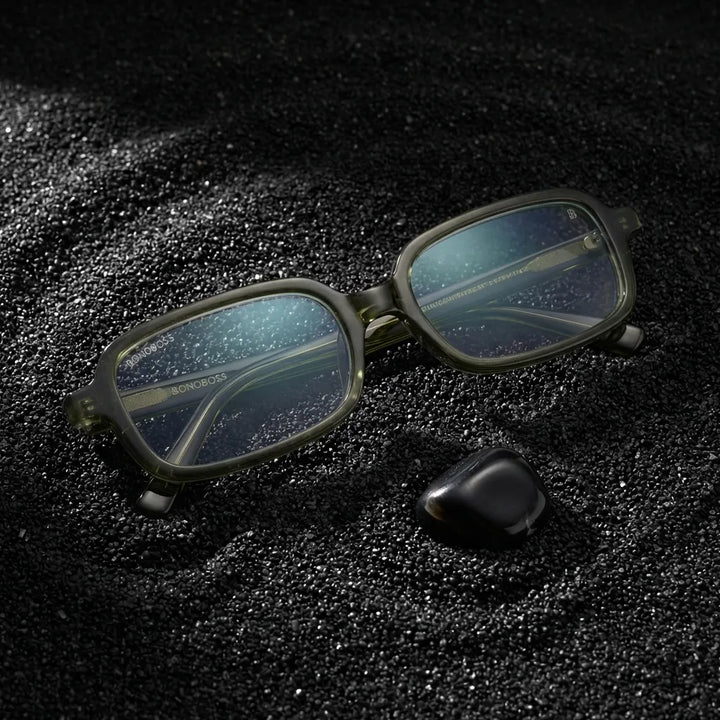 Lentes opticos Navarino Verde sobre arena negra volcanica antirreflex receta optica bio-acetato Bonoboss #editorial_arena-negra #color_verde
