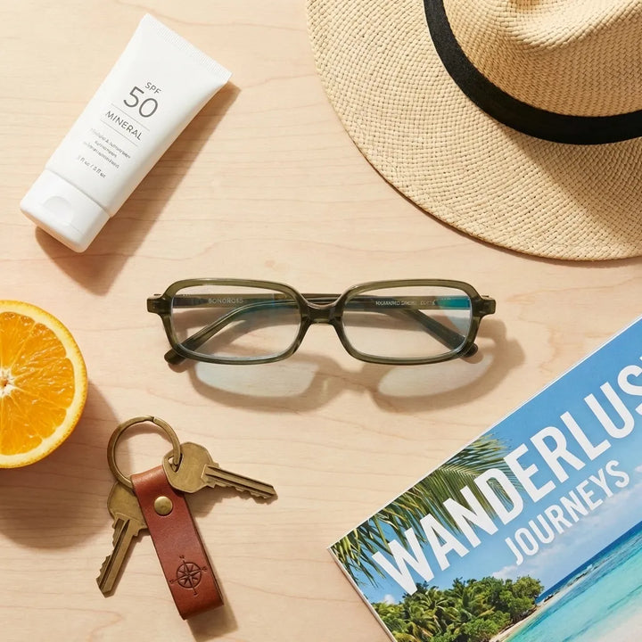 Lentes opticos Navarino Verde flat lay accesorios esenciales verano antirreflex receta optica bio-acetato Bonoboss #editorial_summer-essentials #color_verde