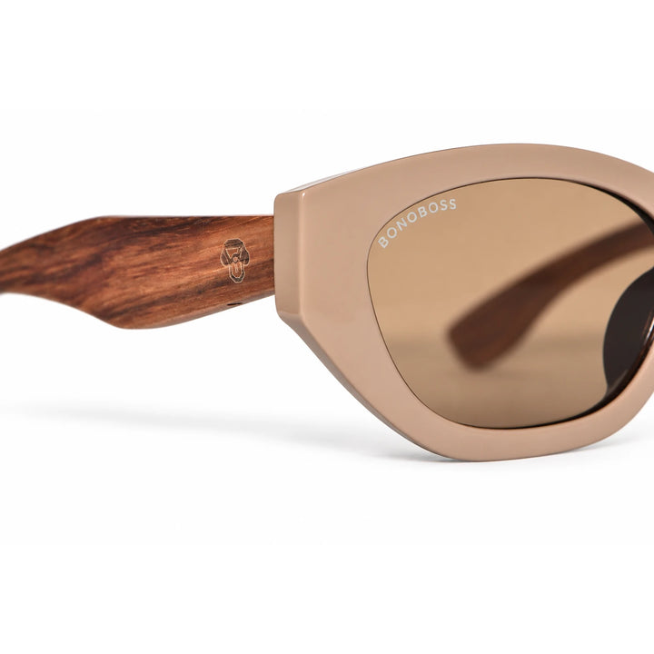 Lentes de sol Bonoboss Nomad Brown detalle logo en varilla de madera armazón plástico reciclado RPET #editorial_detalle #color_brown