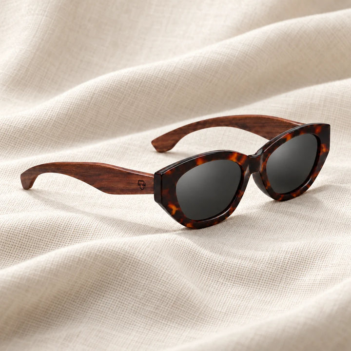 Lentes de sol Bonoboss Nomad Carey en contexto de estilo de vida #color_carey