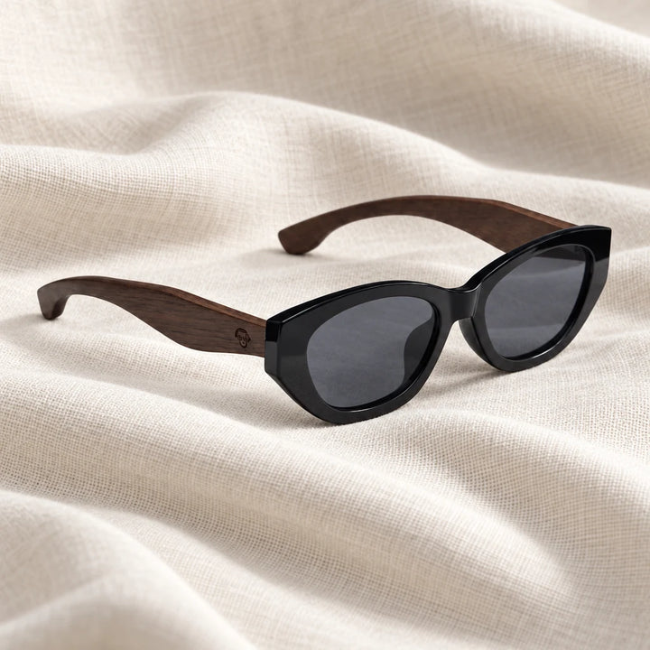 Lentes de sol Bonoboss Nomad Negro en contexto de estilo de vida #color_negro
