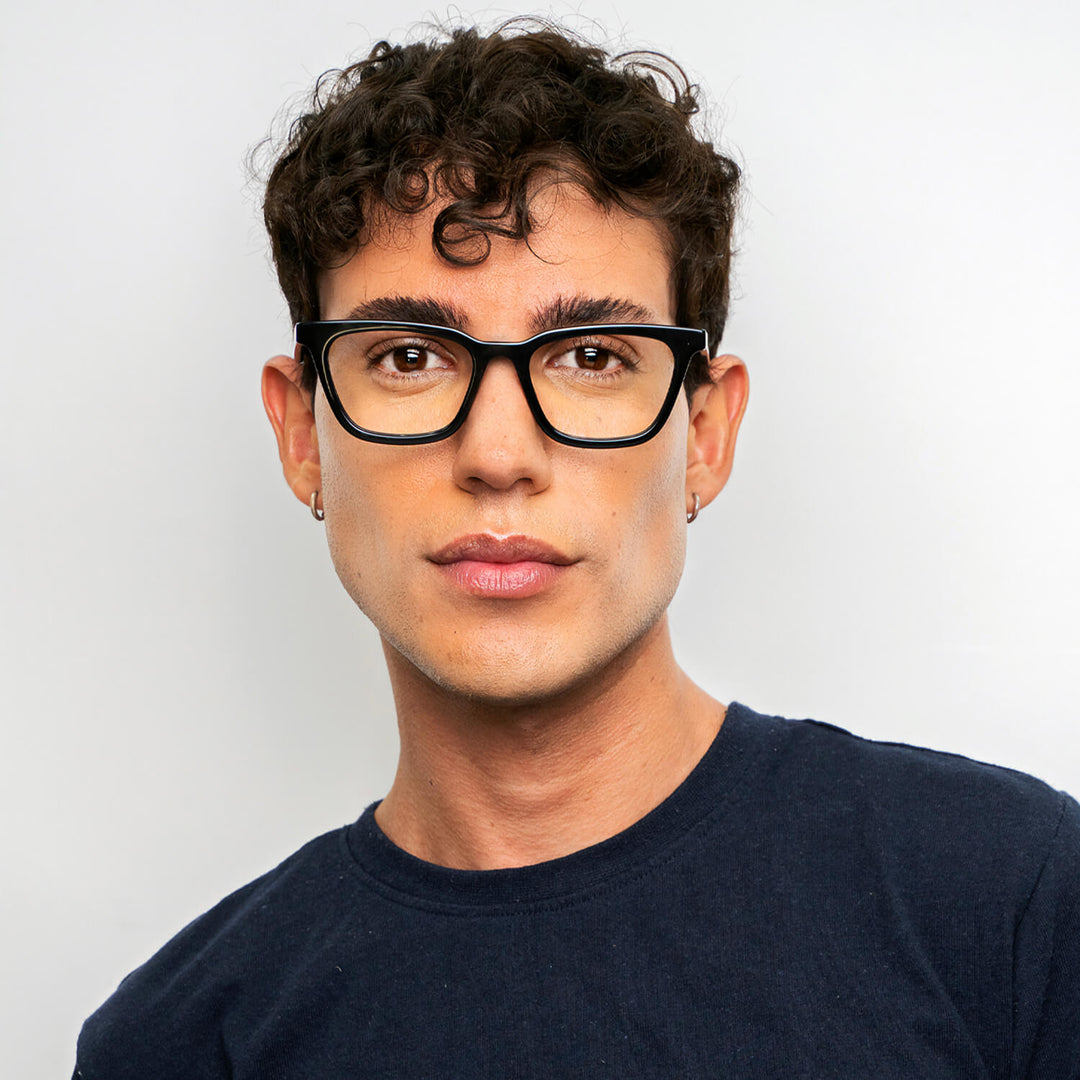 Frente del Oliver lentes ópticos hombre con armazón sustentable en tono negro #color_negro