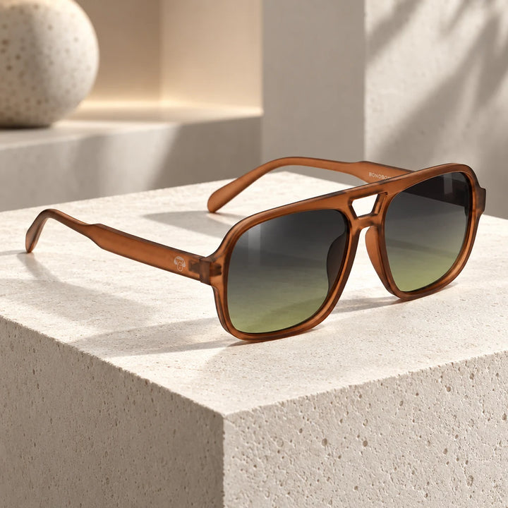 Lentes de sol Bonoboss Orson RPET Brown en contexto de estilo de vida #color_brown