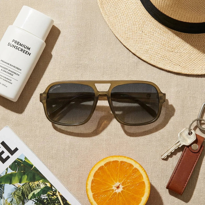 Lentes sol Orson RPET polarizados reciclado olive blue flat lay summer essentials playa accesorios Bonoboss #editorial_detail2 #color_olive-blue