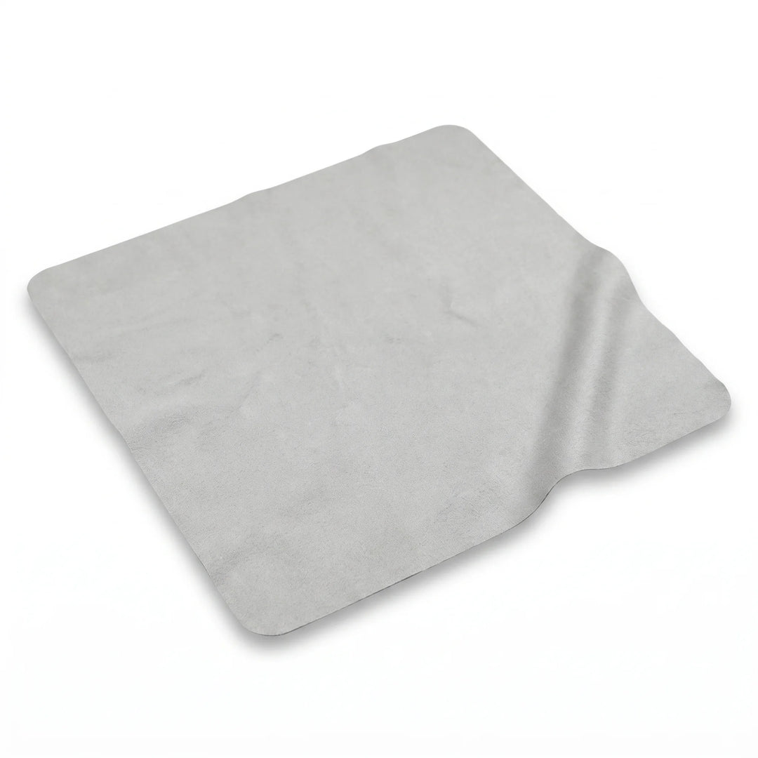 Paño de Microfibra Luxury Bonoboss 30x30 cm — vista tres cuartos sobre fondo blanco, para lentes y joyas