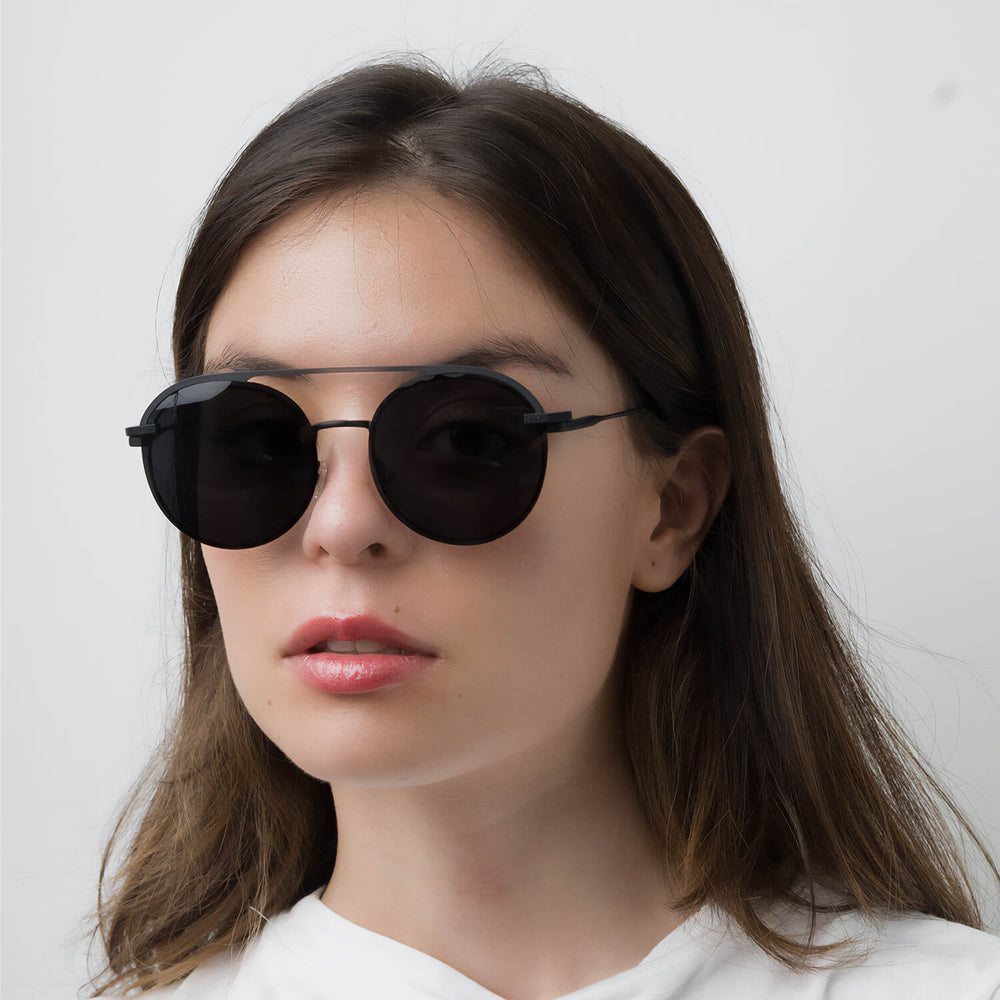 anteojos o marcos opticos redondos de color rosado con sobre lente clip sol iman polarizado para hombre y mujer de color barbie rosado vista angulada #color_rosado