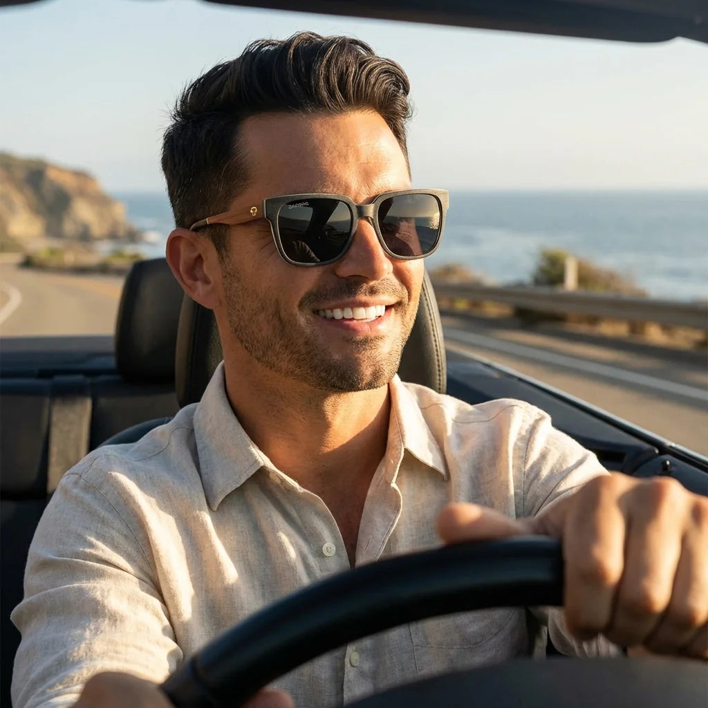 Hombre usando lentes sol Selkie Boreal madera zebrano polarizados rosal conduciendo proteccion solar UV400 Bonoboss #editorial_detail1 #color_selkie-db-rosal