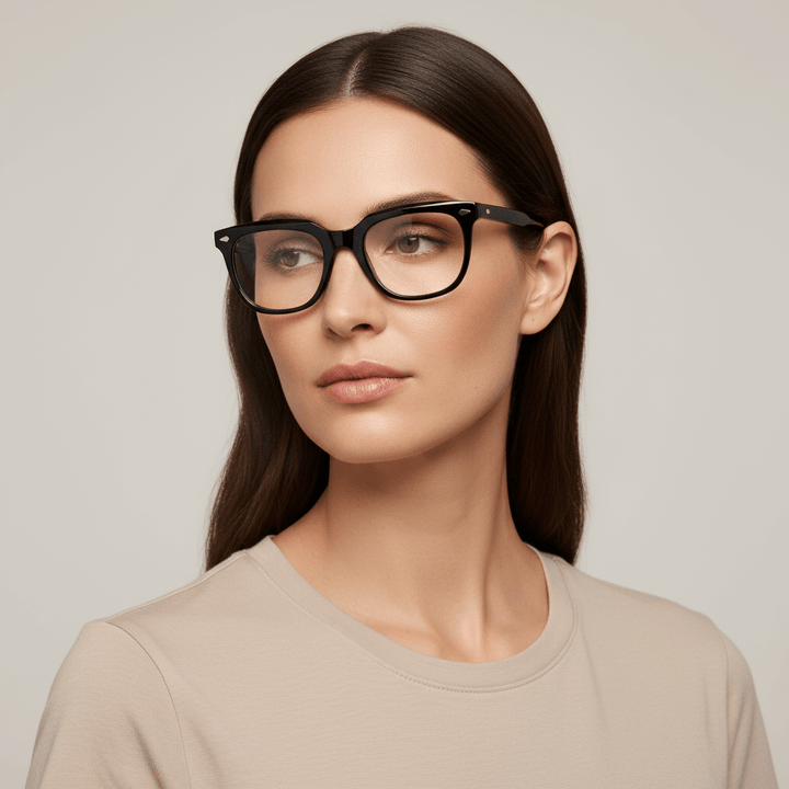 vista lateral de una mujer de cara redonda y pelo liso suelto usando anteojos marcos opticos biodegradable de la marca Bonoboss en acetato sustentable reciclado de forma rectangular cuadrada y de #color_negro