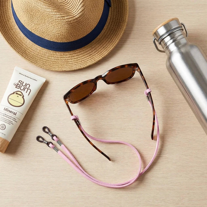 Correa para lentes reciclada rosado flat lay esenciales de verano Bonoboss #color_rosado
