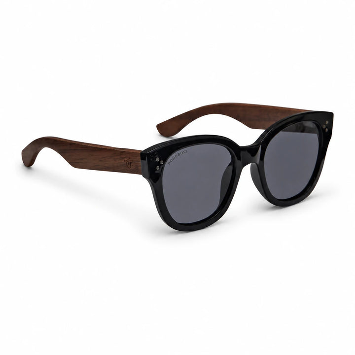 Lentes de sol Bonoboss Tren Tren Negro vista tres cuartos varillas de madera #editorial_angulo45 #color_negro