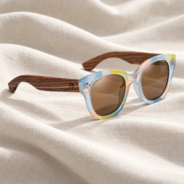 Lentes de sol Bonoboss Tren Tren Yellow en contexto de estilo de vida #color_yellow