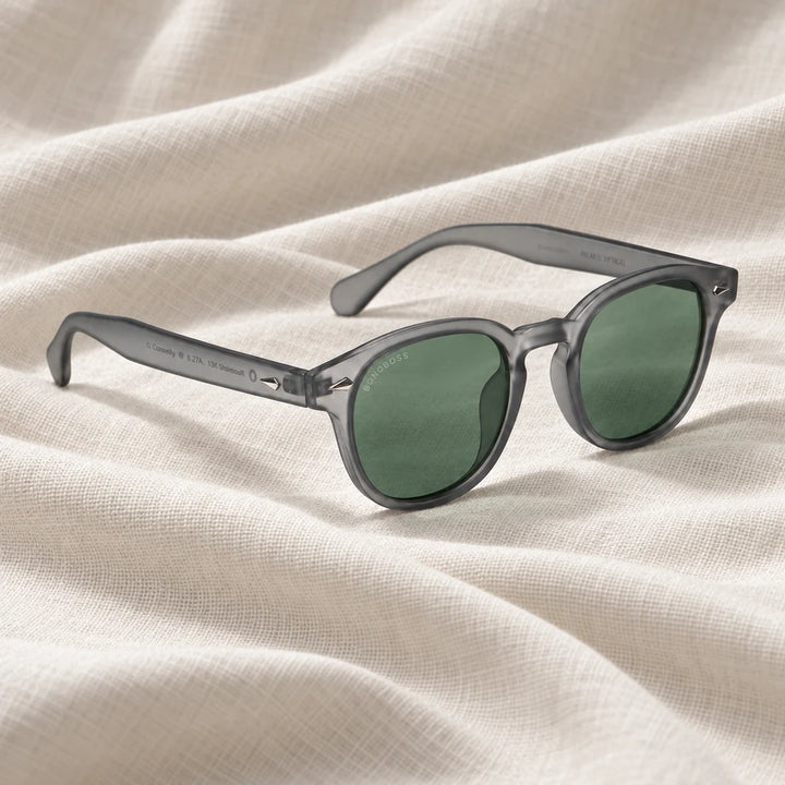 Lentes de sol Bonoboss Waimea RPET Transparente G15 en contexto de estilo de vida #color_transparente-g15
