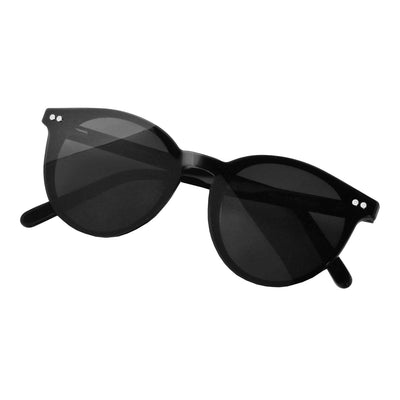 Armazón óptico con receta redondo con clip de sol polarizado. Gafa óptica polarizada de moda para hombre y mujer.